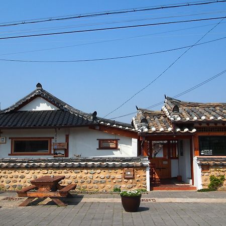 Floral Space Hanok Guesthouse Gyeongju Esterno foto